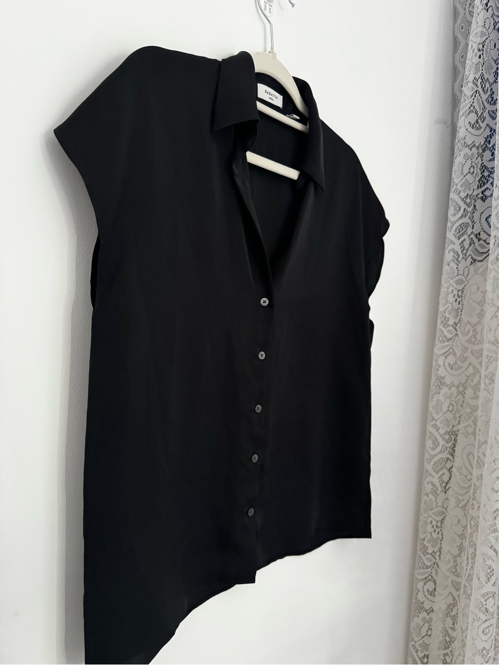 ARITZIA Babaton Black Short Sleeve Button-Down Blouse